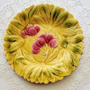 Vintage or Antique Majolica Sarreguemines French Faïence Majolica Fruit Plate